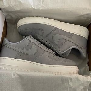 Women’s Nike Air Force Premium - Size 7.5 New Wolf Grey/Summit White